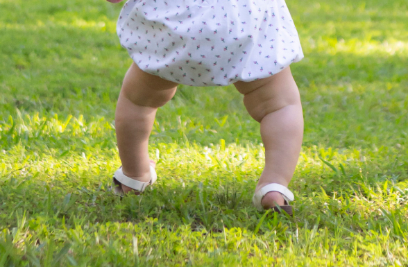 Close up of toddler Isla's legs